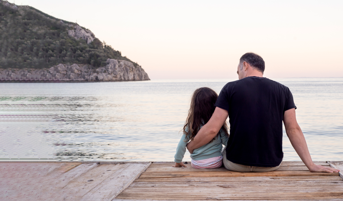 Père assis avec sa fille